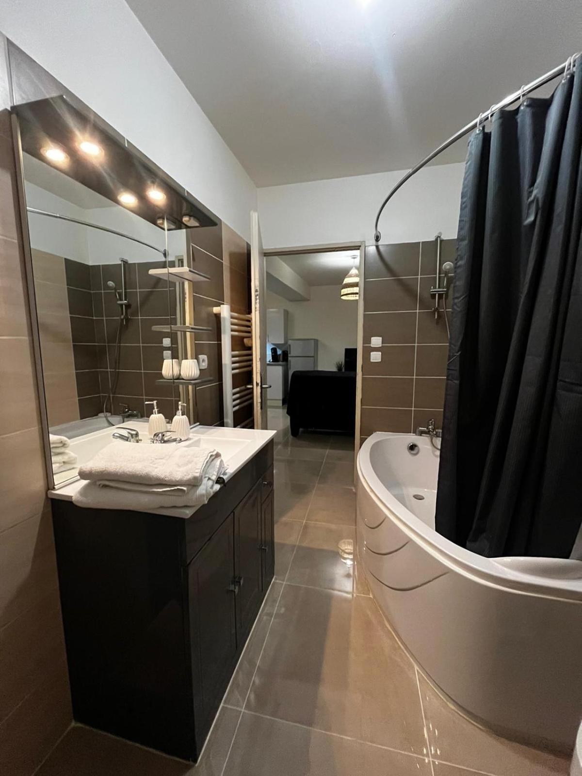 Appartement Des Carmes Ним Екстериор снимка