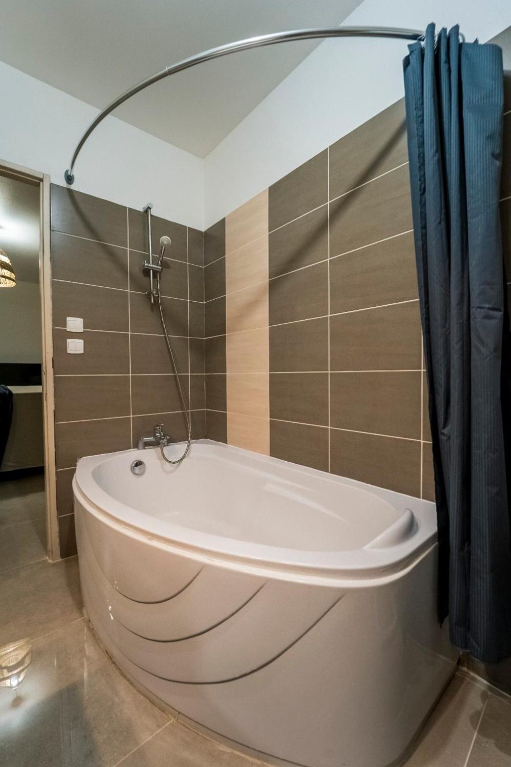 Appartement Des Carmes Ним Екстериор снимка